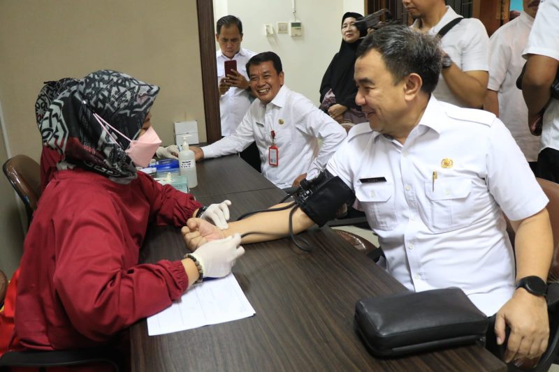 Dalam rangka memperingati Hari Ulang Tahun (HUT) ke 52 Korps Pegawai Republik Indonesia (Korpri) Kabupaten Tangerang menggelar pekan donor darah.