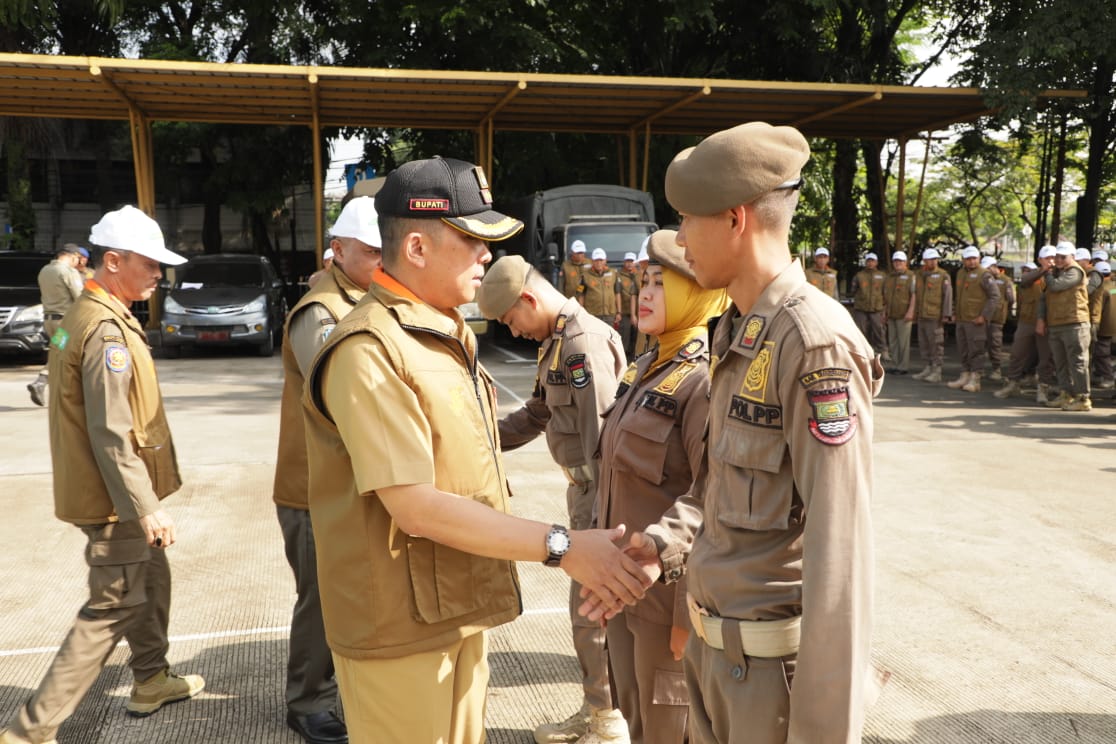 Pj Bupati Tangerang Pimpin Apel Pergeseran Personil Satpol PP Pengamanan Pemilu Serentak