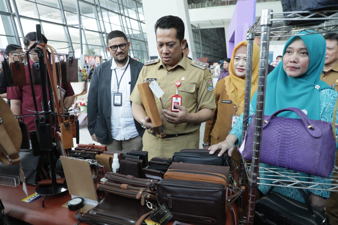 Pj. Bupati Tangerang Buka Pameran Produk UMKM Terminal 3 