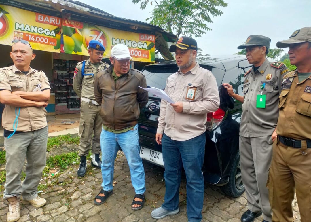 Galian Tanah di Tanjakan Ciranjieun Bugel Tigaraksa Ditutup Satpol PP, Sempat Bersitegang…