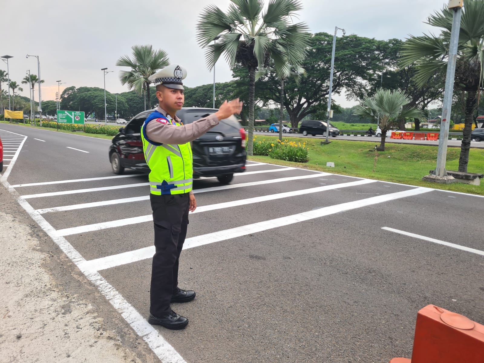 Atur Lalin pada Arus Balik Lebaran 2024, Satlantas Polresta Bandara Kerahkan Personel