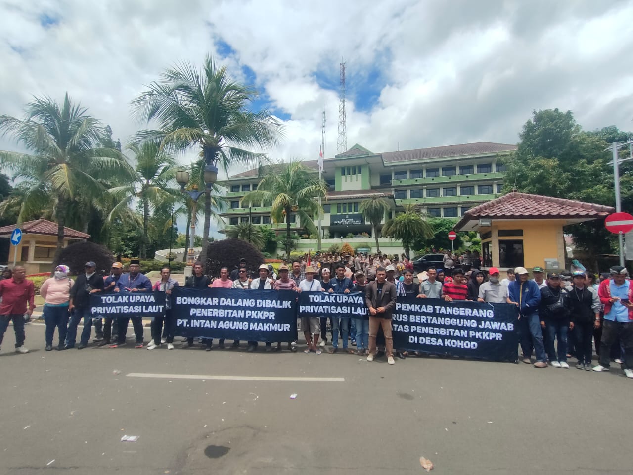 Ratusan Warga Pantura Geruduk Kantor Pemda Kabupaten Tangerang, Pertanyakan Rekomendasi PKKPR