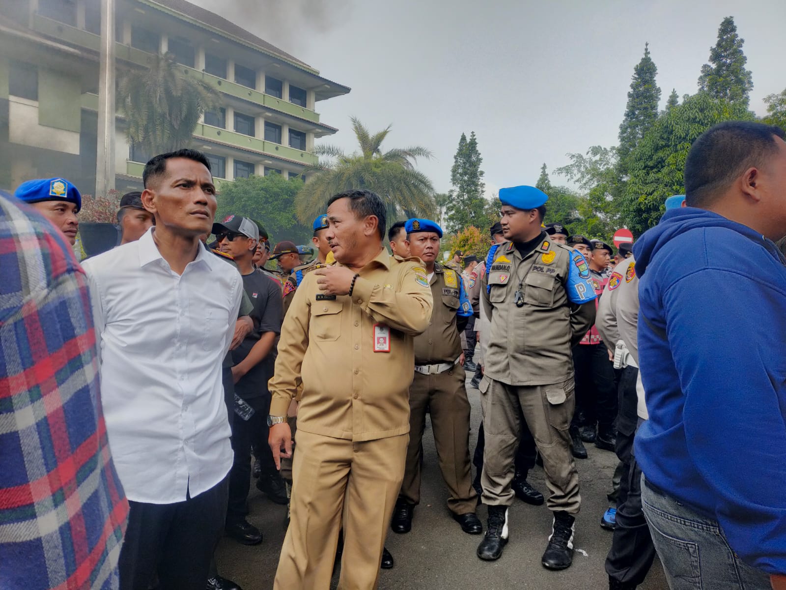 Mahasiswa BEM Banten dan Tangerang Tolak Temui Utusan Bupati Tangerang dalam Aksi Protes PSN PIK 2