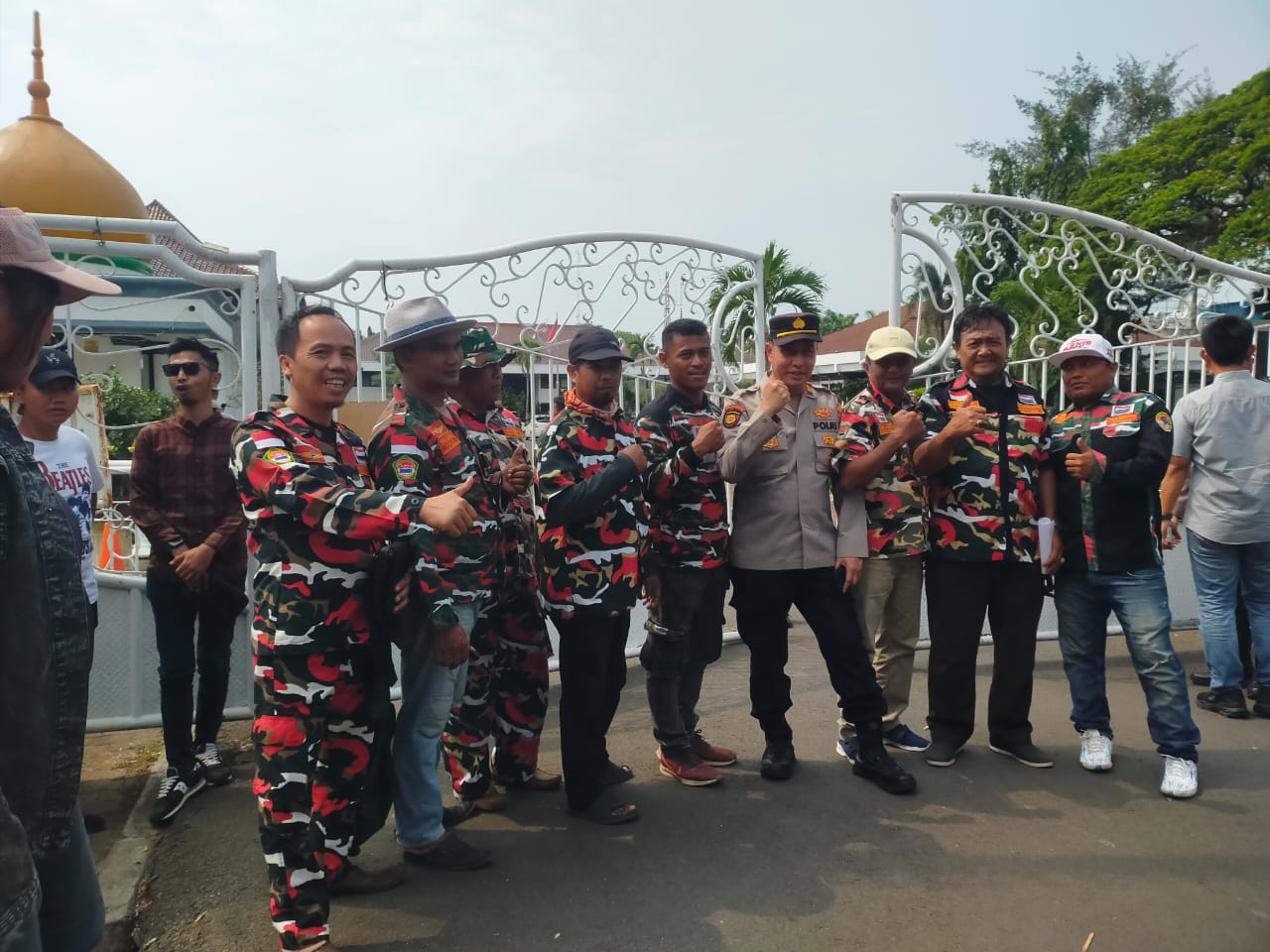 Aliansi Serang Utara (AL-SERUT) Geruduk Kantor Dindik Kabupaten Serang dan Pendopo Bupati Serang.