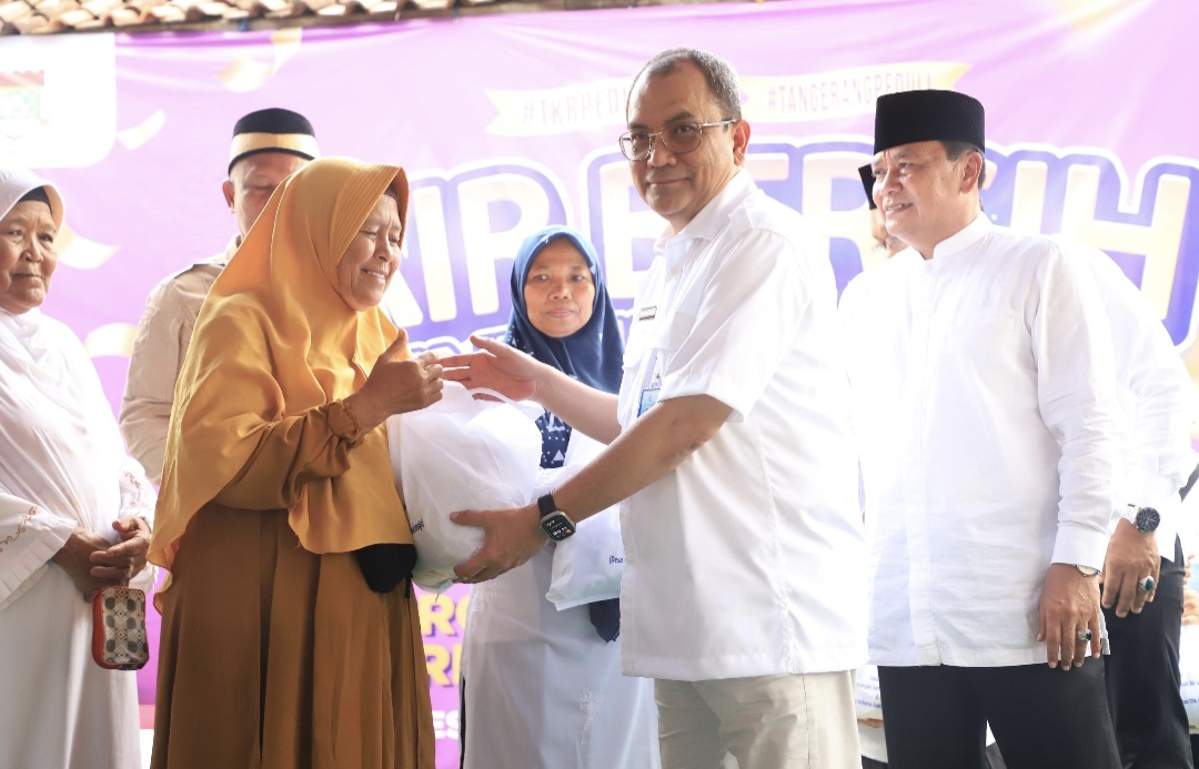 PERUMDAM TKR Salurkan Pipa Air Bersih Gratis bagi Warga Terdampak TPA Jatiwaringin